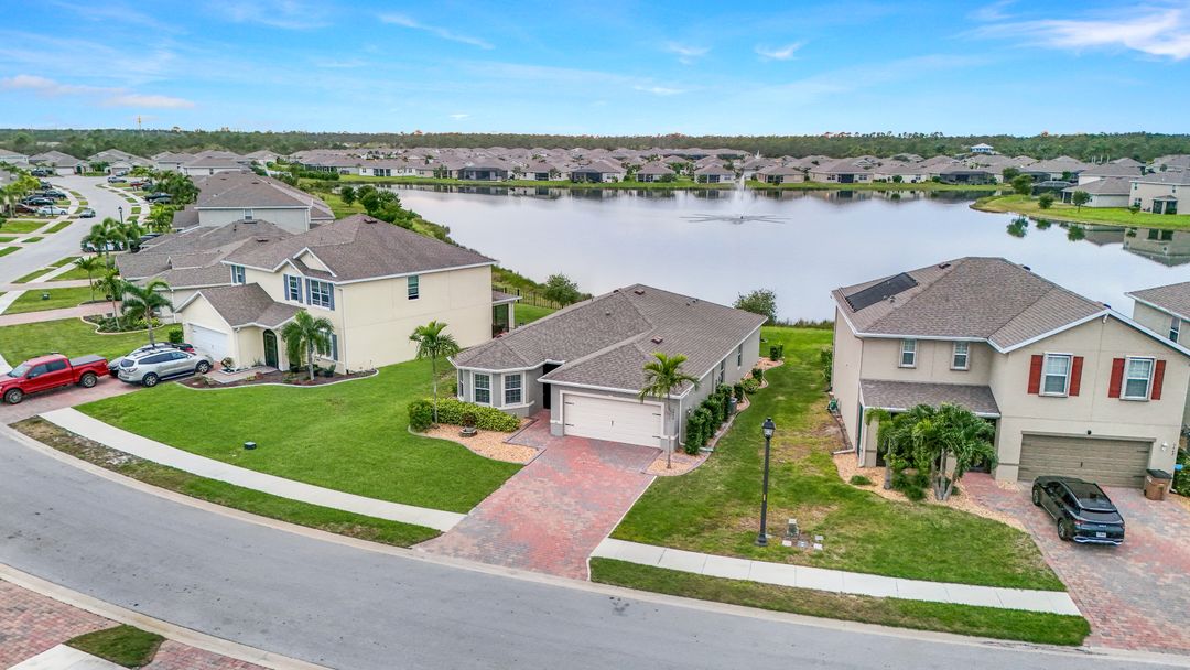 3440 Cancun Ct, Cape Coral, FL 33909
