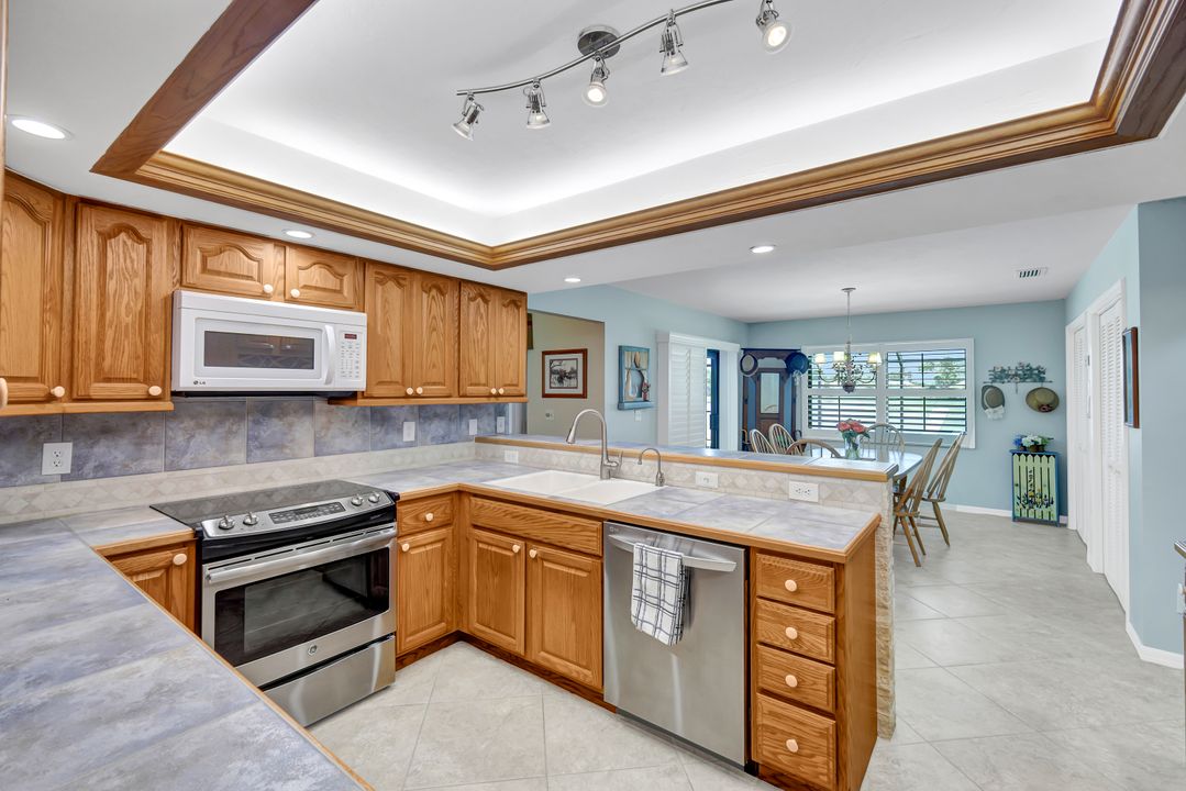 9534 Campbell Cir, Naples, FL 34109