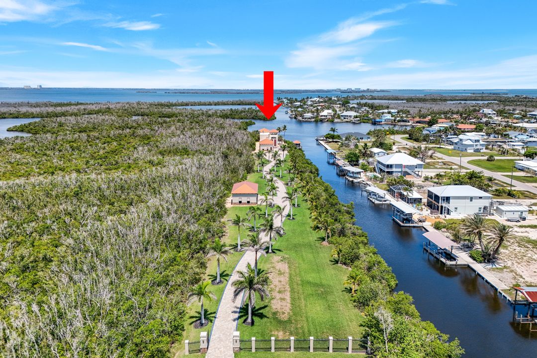 2755 Cussell Dr, Saint James City, FL 33956