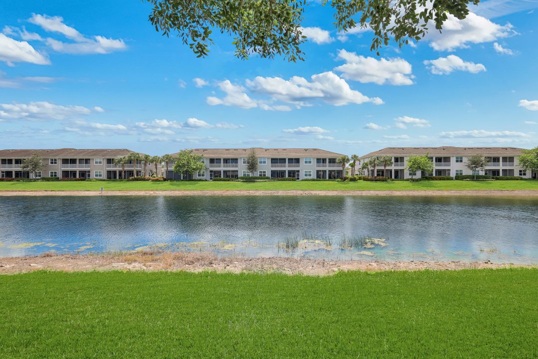 9458 Greenleigh Ct, Naples, FL 34120