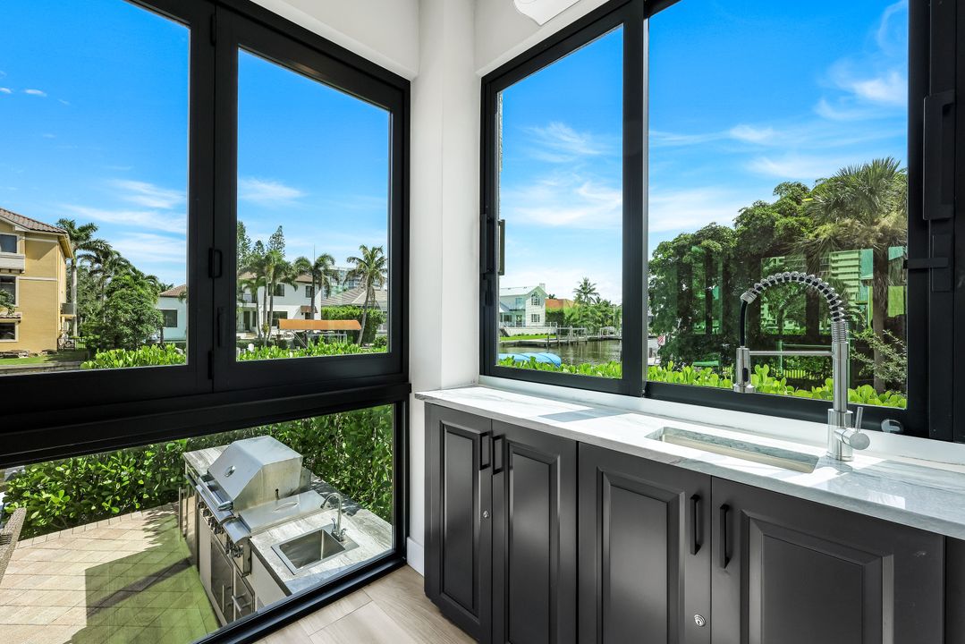 155 Heron Ave, Naples, FL 34108