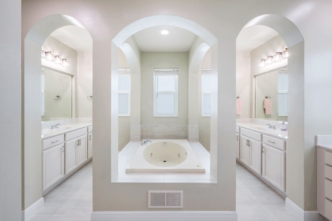 1776 Birdie Dr, Naples, FL 34120