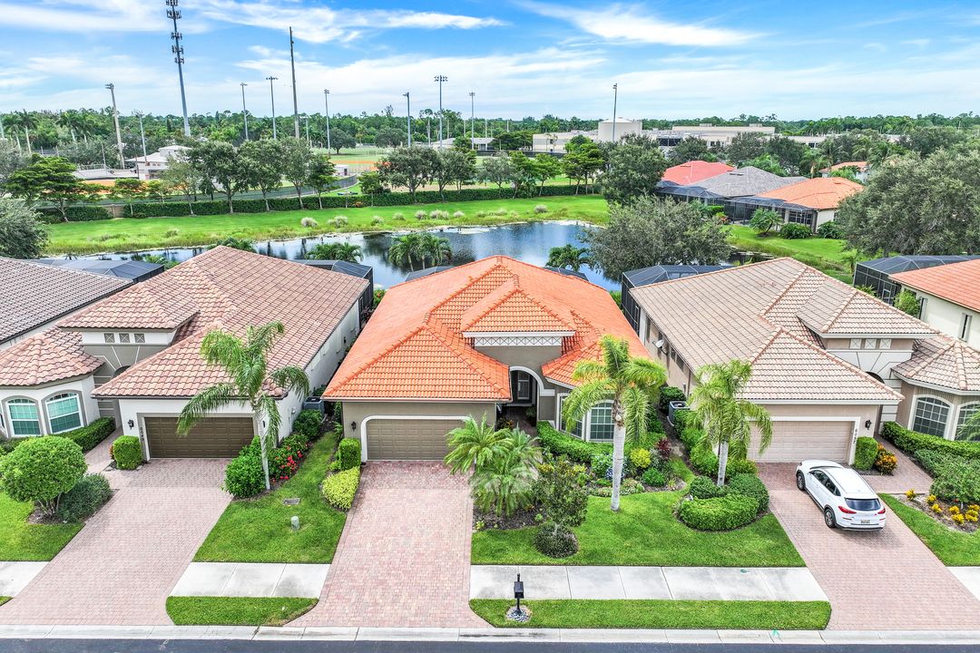 6053 Dogleg Dr, Naples, FL 34113