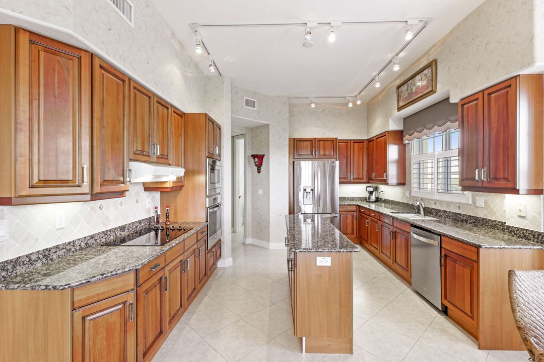 570 El Camino Real #5201, Naples, FL 34119