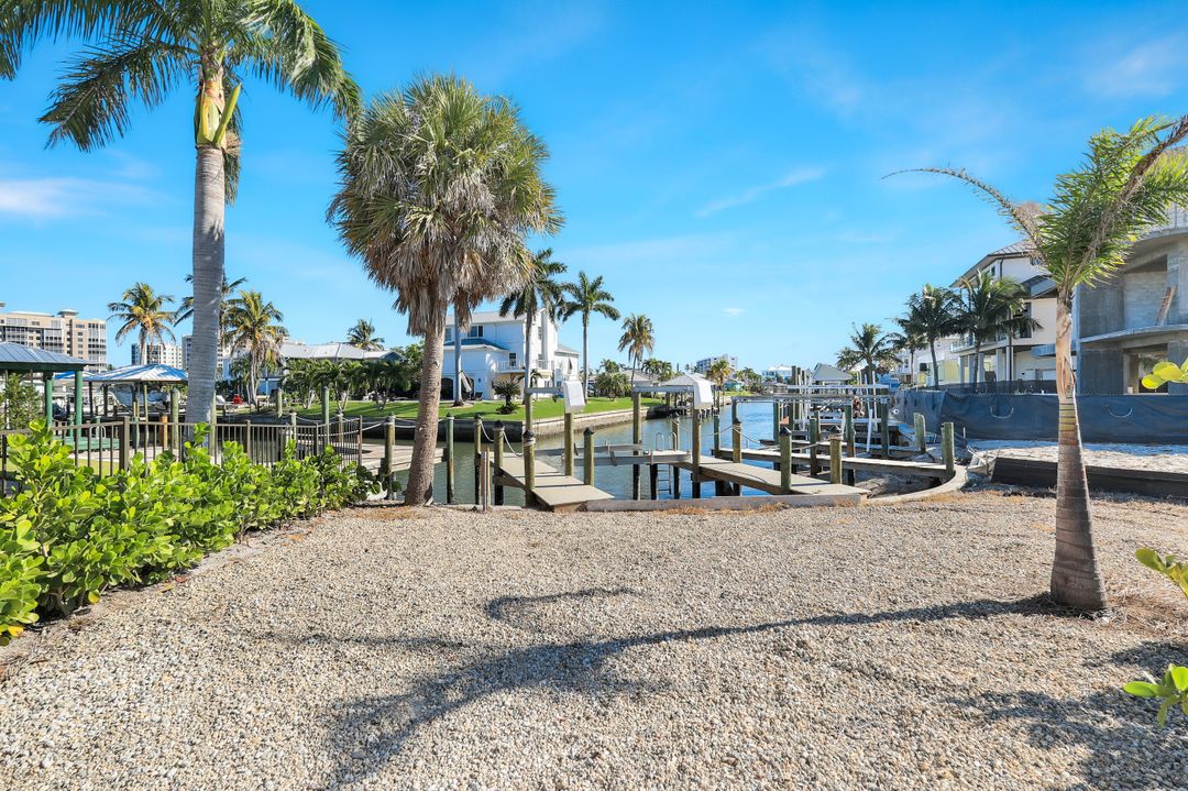 100 Tarpon Rd, Fort Myers Beach, FL 33931