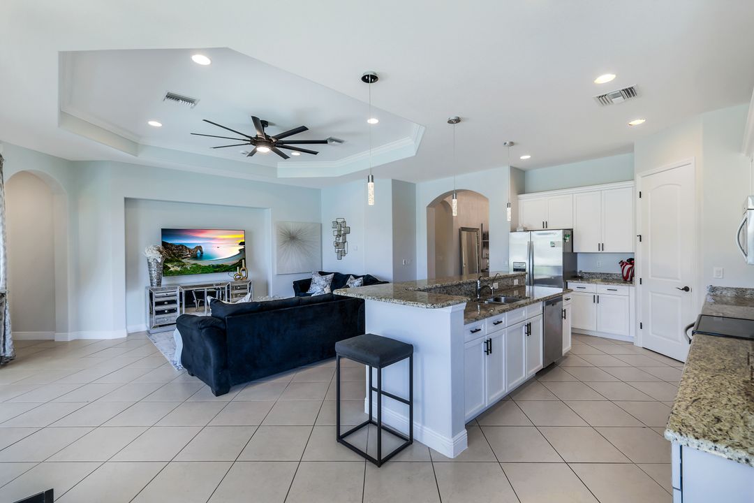 1685 Serrano Cir, Naples, FL 34105