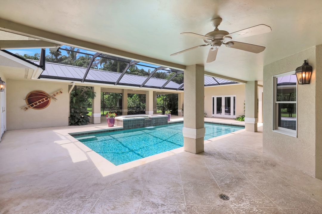 675 Murex Dr, Naples, FL 34102