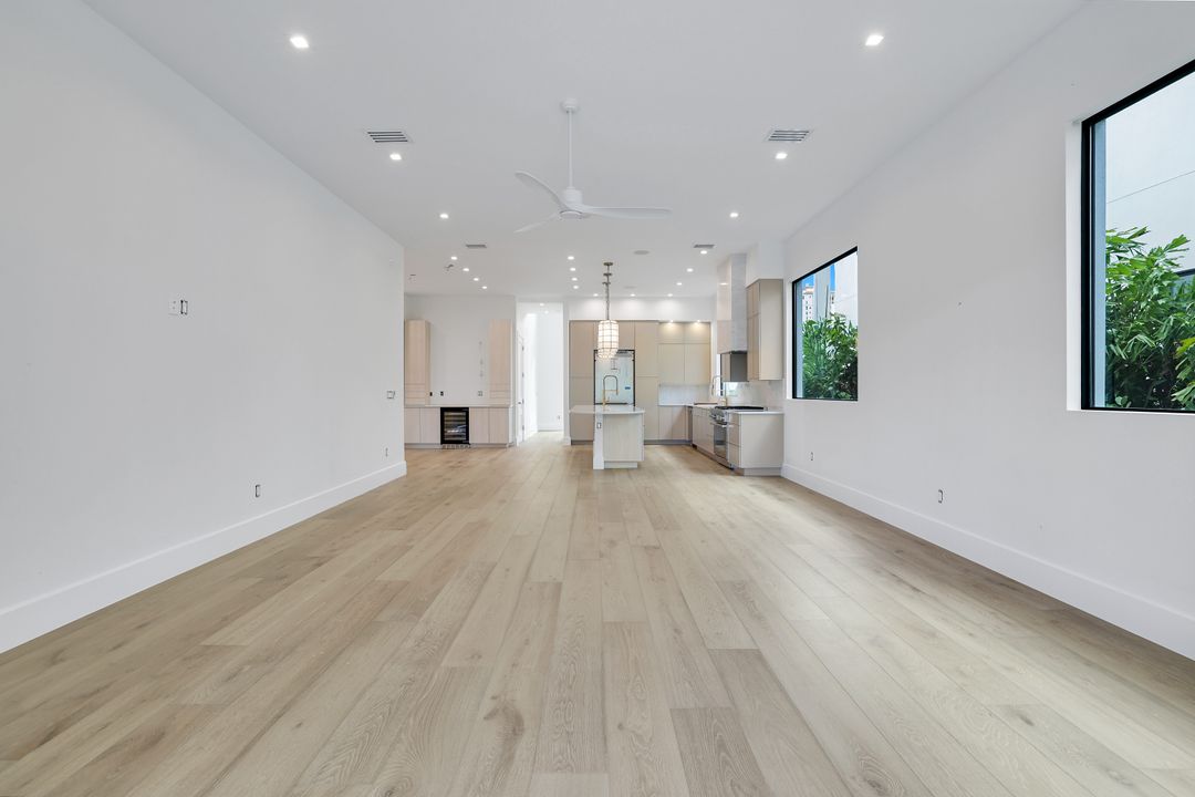 513 92nd Ave N, Naples, FL 34108