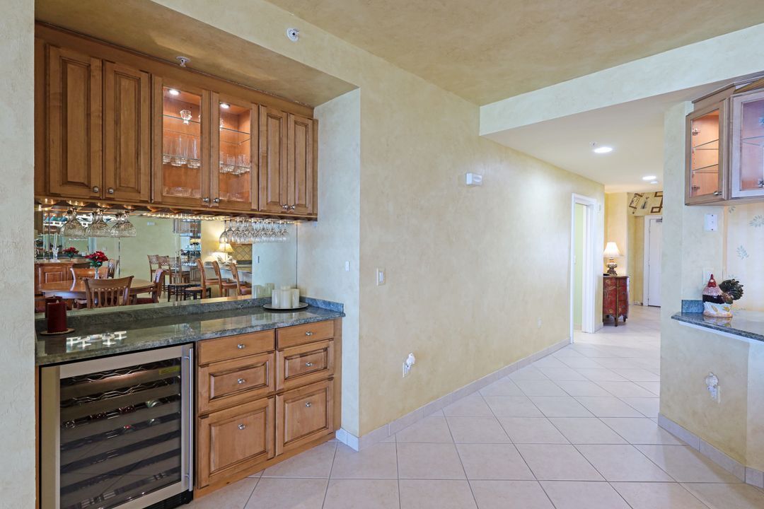 25 Bluebill Ave #1105, Naples, FL 34108
