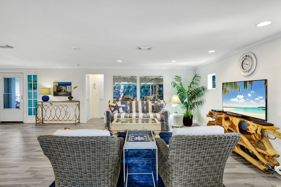 735 Old Trail Dr, Naples, FL 34103