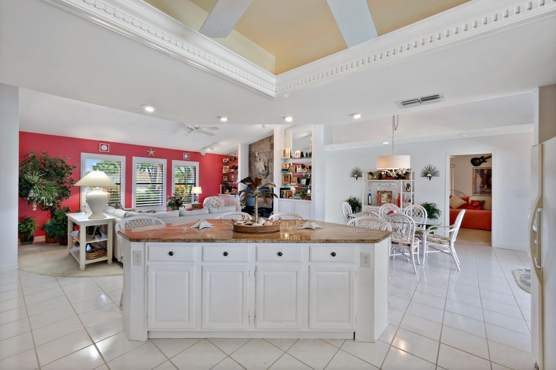 212 Kamal Pkwy, Cape Coral, FL 33904
