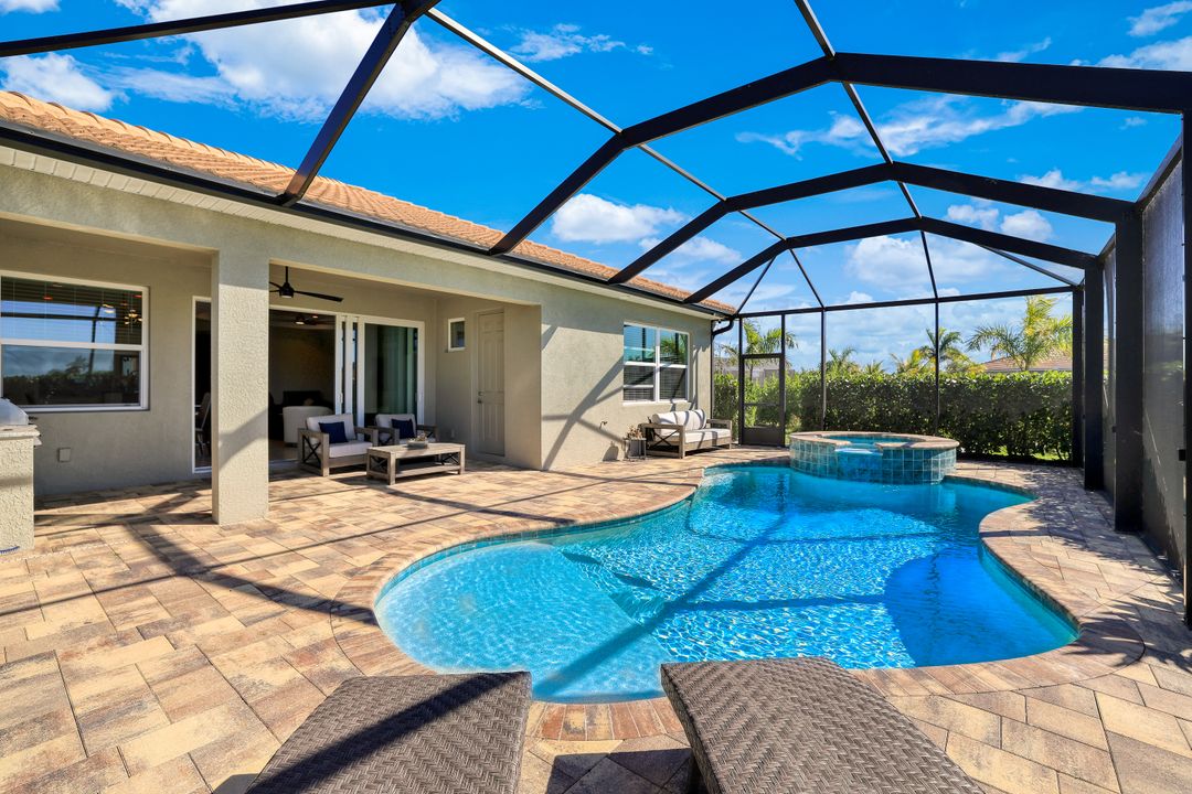 18680 Ensenada Dr, Naples, FL 34114