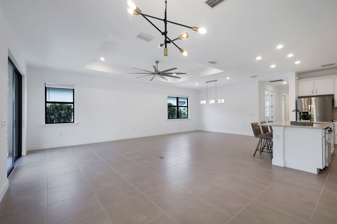 10518 Ventana Ct, Naples, FL 34120
