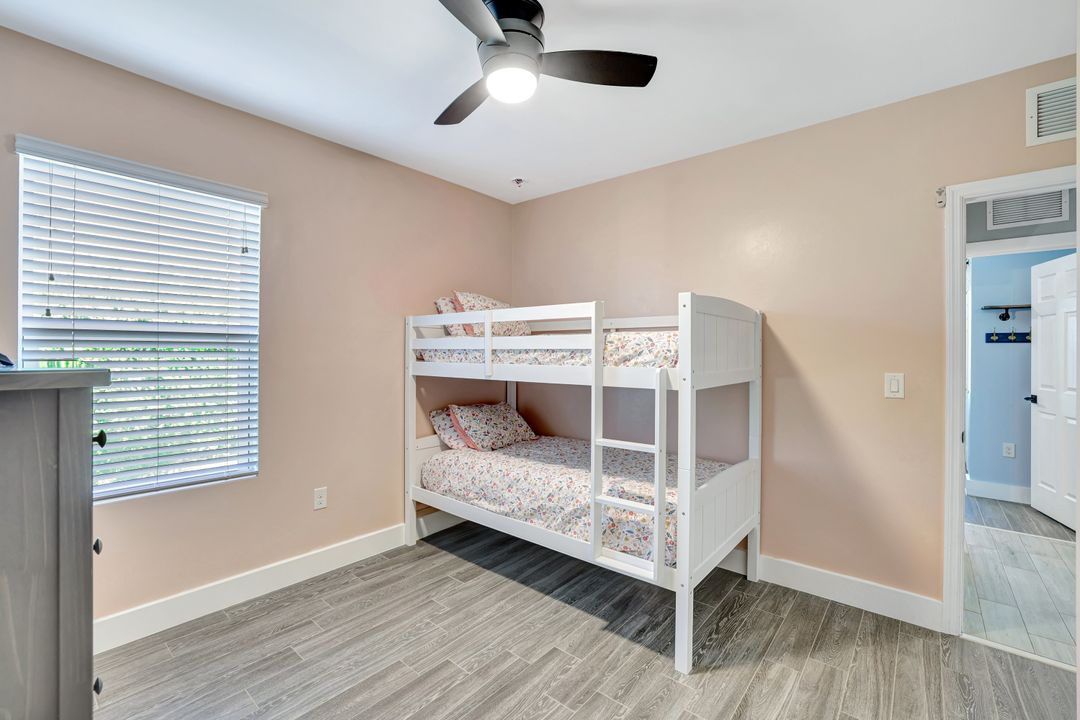 692 Hadley St E, Naples, FL 34104