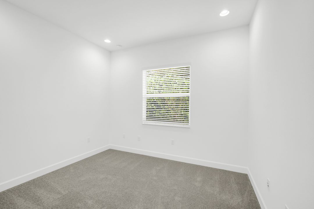 11805 Drake Ln, Naples, FL 34120