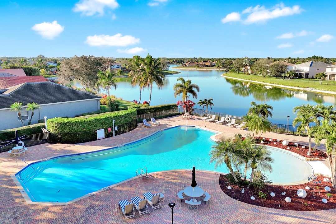 2143 Grove Dr, Naples, FL 34120