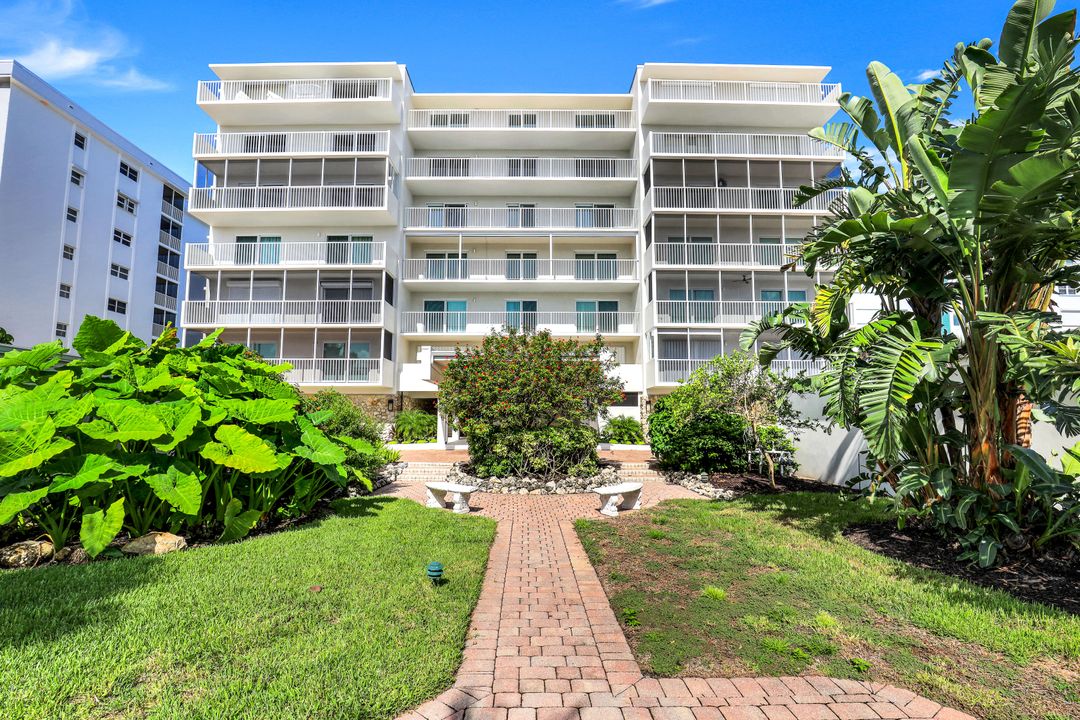 1977 Gulf Shore Blvd N #503, Naples, FL 34102