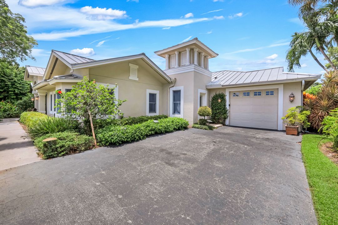 675 Murex Dr, Naples, FL 34102