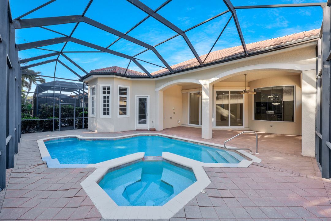 5616 Hammock Isles Dr, Naples, FL 34119