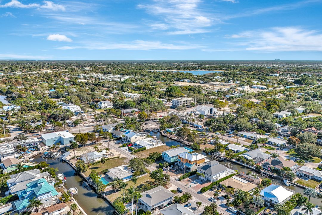 2750 Gulfview Dr, Naples, FL 34112