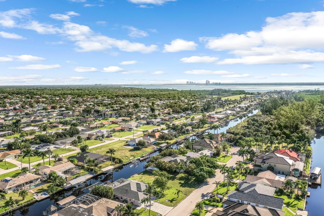 2055 Ottersrest Ln, Cape Coral, FL 33990