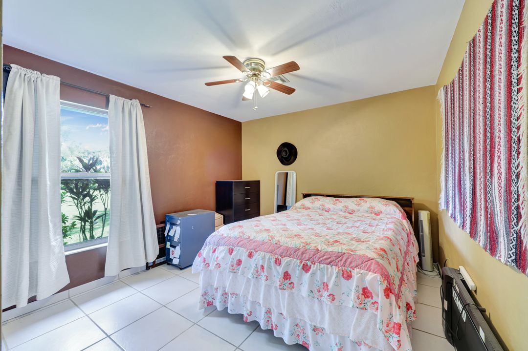 360 16th Ave NW, Naples, FL 34120