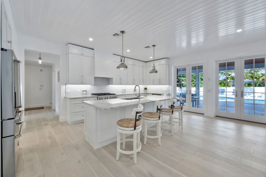 535 93rd Ave N, Naples, FL 34108