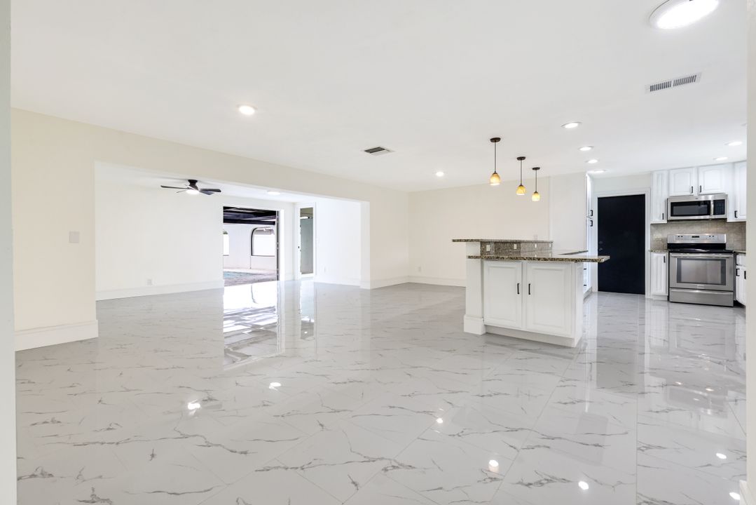 3137 SE 22nd Ave, Cape Coral, FL 33904