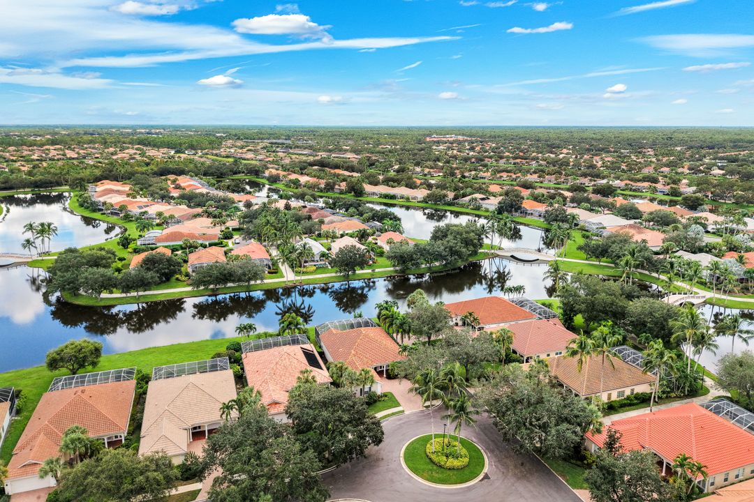 4362 Queen Elizabeth Way, Naples, FL 34119