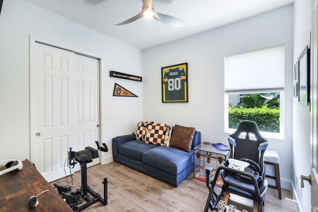 6072 Highwood Park Ln, Naples, FL 34110