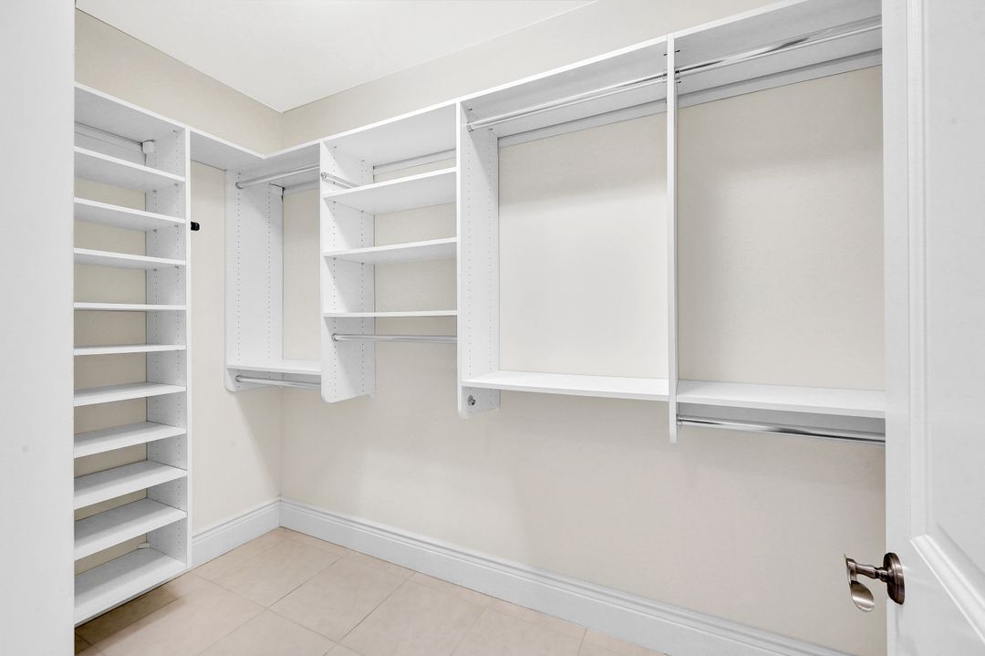 1400 Gulf Shore Blvd N #203, Naples, FL 34102