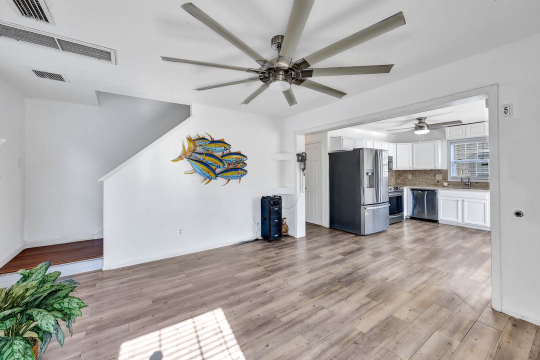 279 Leawood Cir, Naples, FL 34104