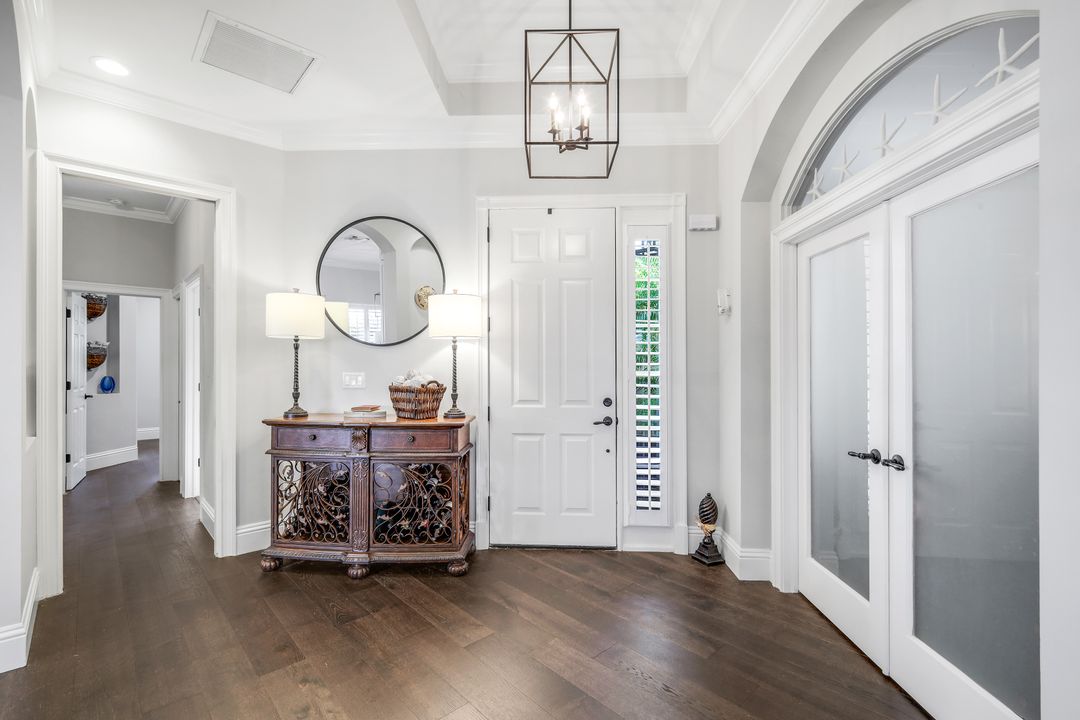 915 Fountain Run, Naples, FL 34119