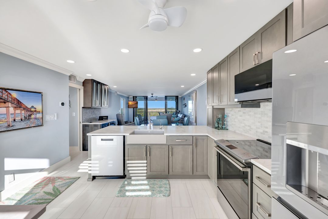 4253 Bay Beach Ln #7E, Fort Myers Beach, FL 33931