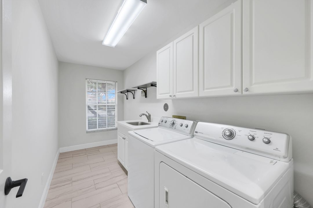 123 Napa Ridge Way, Naples, FL 34119