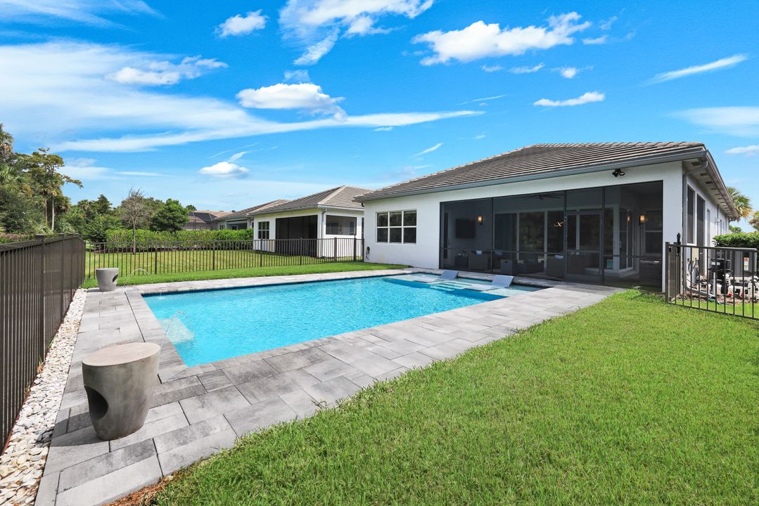 11855 Gardenia Ave, Naples, FL 34120