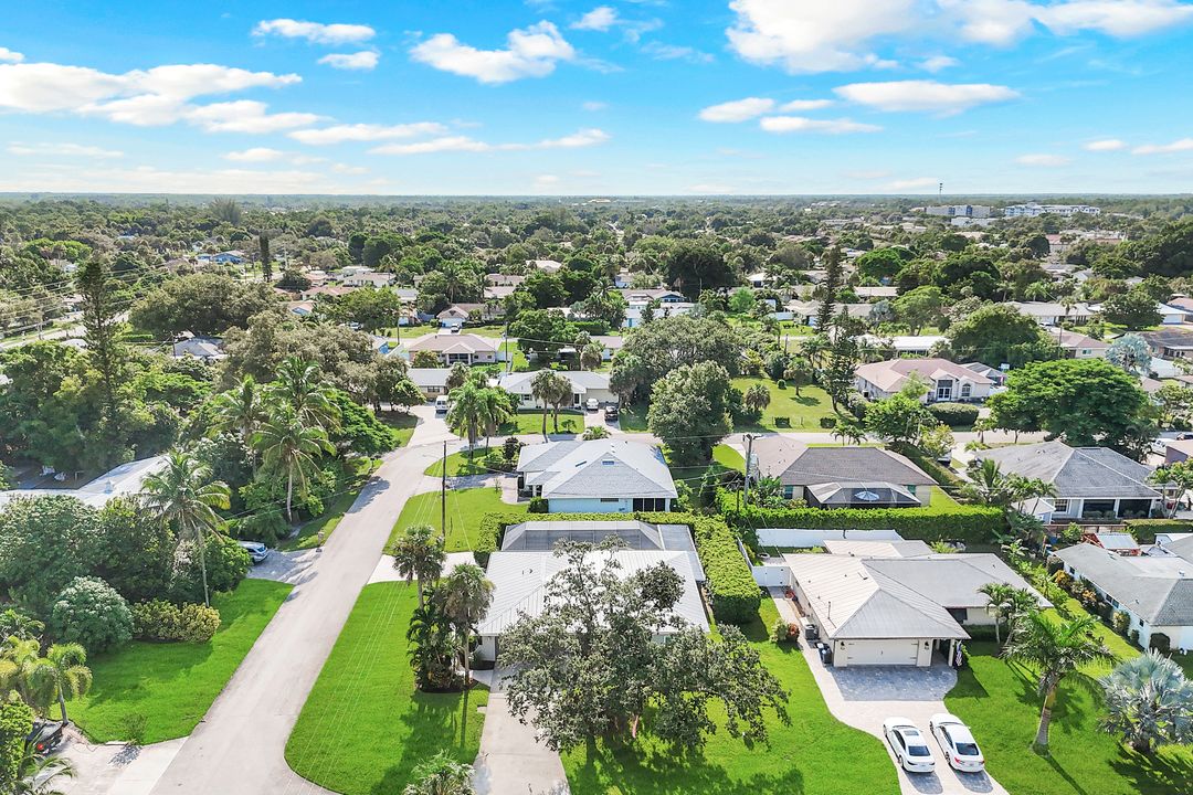 27984 Carl Cir, Bonita Springs, FL 34135