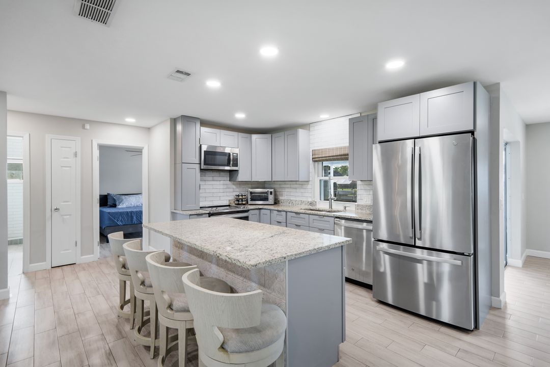 5614 De Soto Ct, Cape Coral, FL 33904