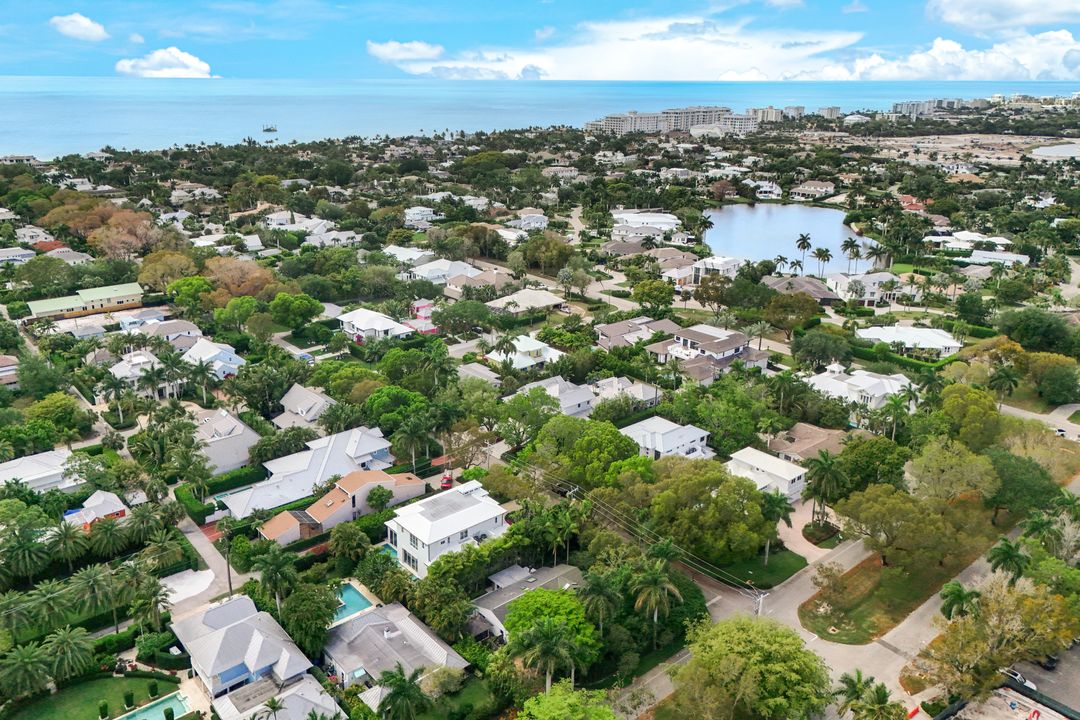 295 6th St N, Naples, FL 34102