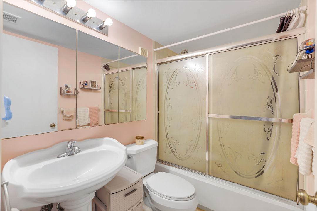 1542 Mainsail Dr #52D-4, Naples, FL 34114