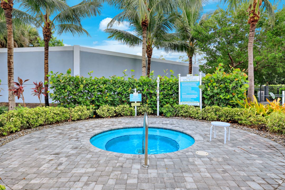 2542 Seychelles Dr #702, Naples, FL 34112