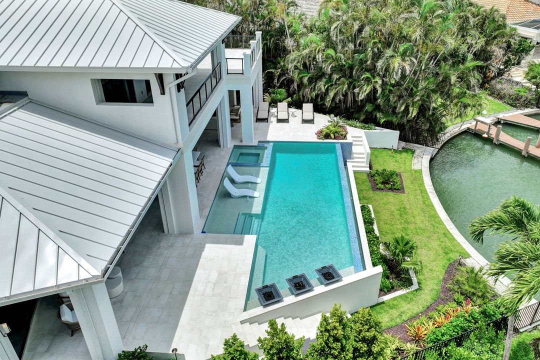 3401 Crayton Rd, Naples, FL 34102