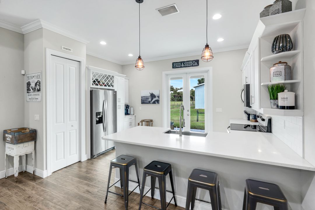 1960 Moulder Dr, Naples, FL 34120