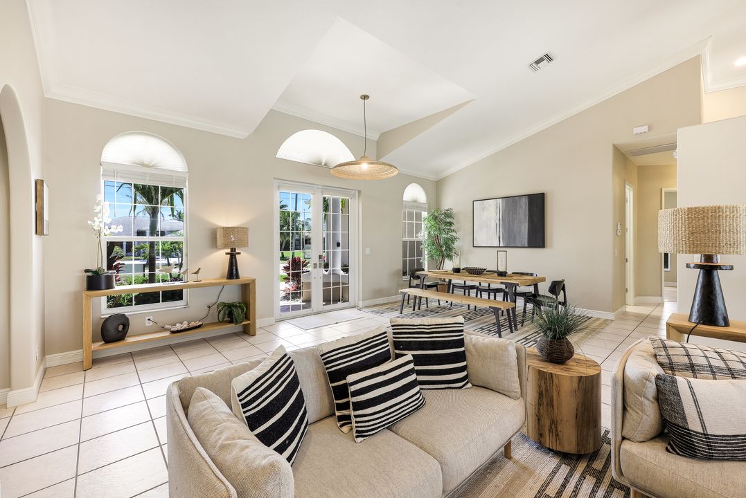 3710 SE 18th Pl, Cape Coral, FL 33904