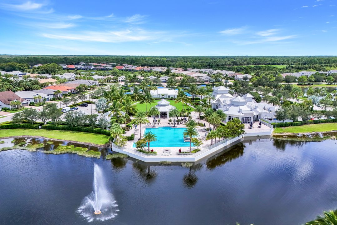 9721 Everglades Dr, Naples, FL 34120