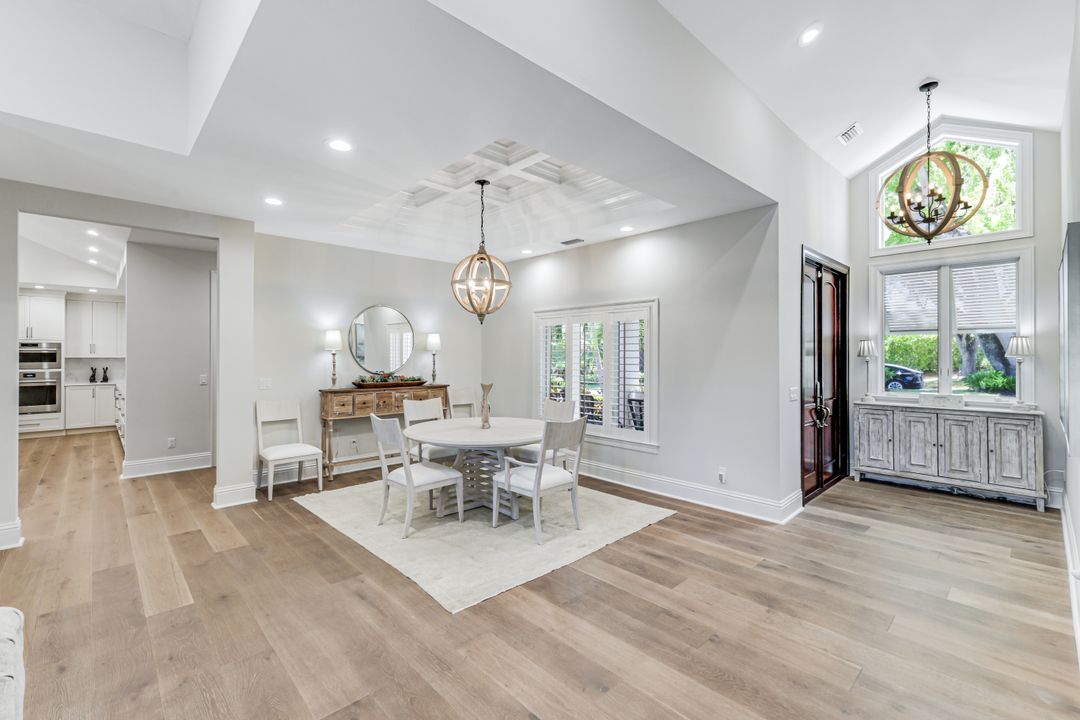 641 Pine Ct, Naples, FL 34102