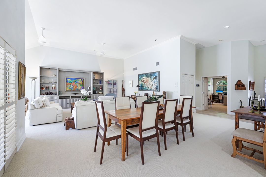 382 Carlton Pl, Naples, FL 34108