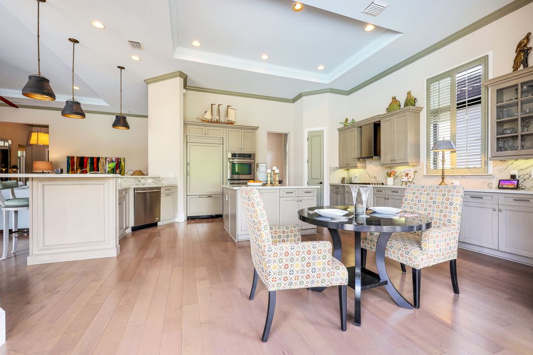 2239 Residence Cir, Naples, FL 34105