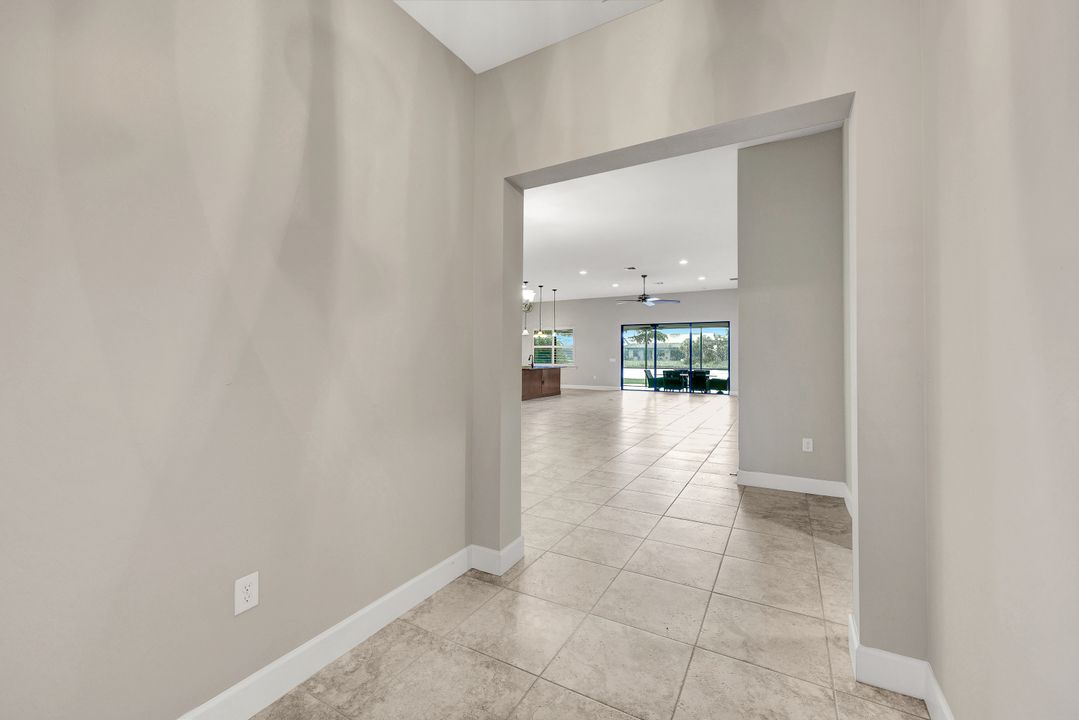 16183 Cartwright Ln, Naples, FL 34110