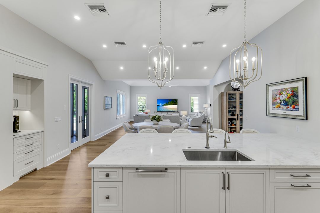 641 Pine Ct, Naples, FL 34102